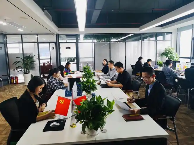 运营团队加班加点