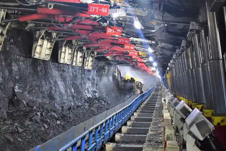 到采煤,掘进工作顺利实现取消夜班生产,东峡煤矿用了不到一年时间