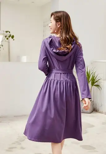 正文￥611 去看看 穿上这款黛紫色连帽连衣裙,能令你大方异彩,轻俗鲻