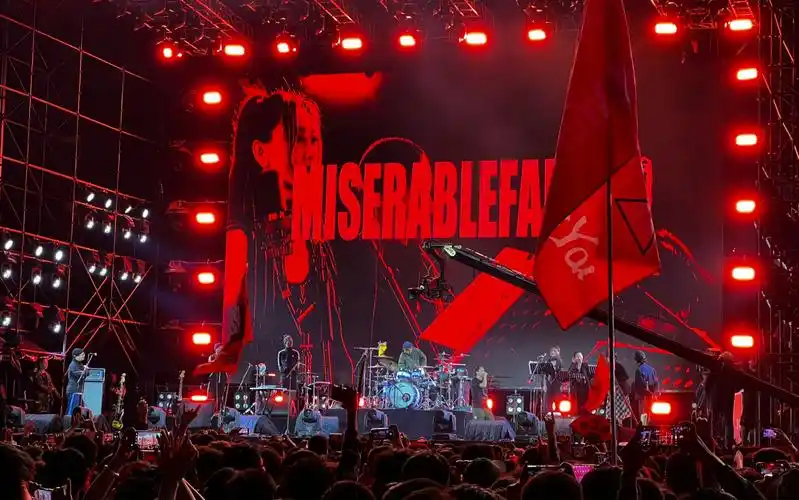 痛仰新青年音乐节现场西湖