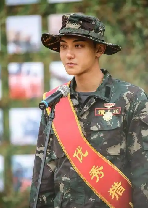 杨幂被他的一句话戳中了泪点,尤其是最后一张简直让人心碎_黄子韬