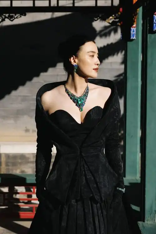 娱乐圈最美80后宋佳五官大赏,这个事业线在圈内起码排前三哦|小宋佳