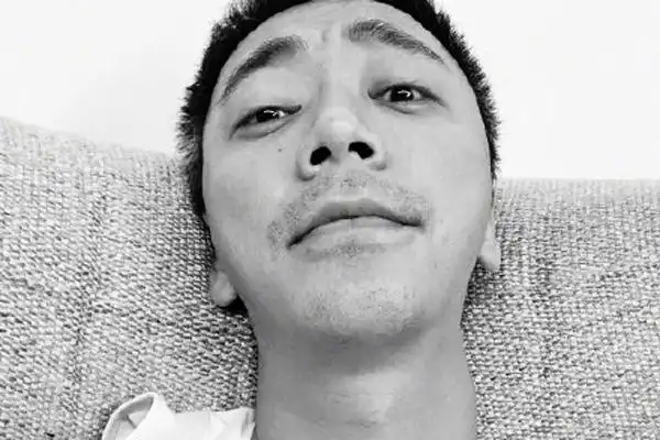 苏见信在机场被安检员骚扰网友男孩子在外面要学会保护自己