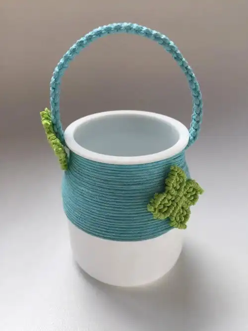 无论是装点小物件,还是单纯的做个摆设都可以#废物利用  #手工编绳