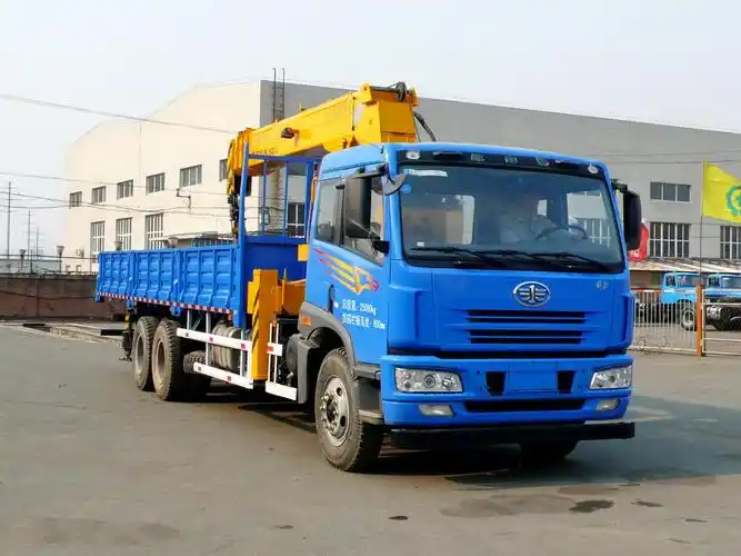 解放j5(10-12吨)随车起重运输车