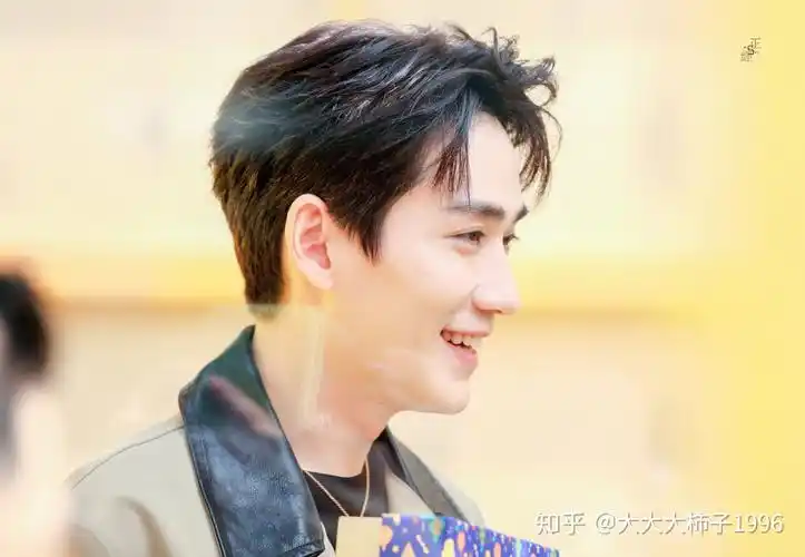 有没有人可以分享一下朱一龙笑起来的图片?