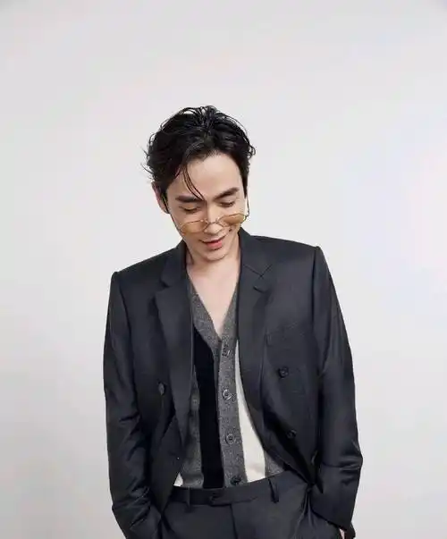 朱一龙人气受到很大影响,经纪人李婵评论沦陷,大家都在做一件事_什么