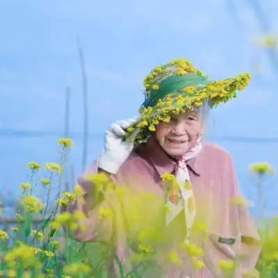 好可爱的老奶奶抱住_微信头像_我要个性网