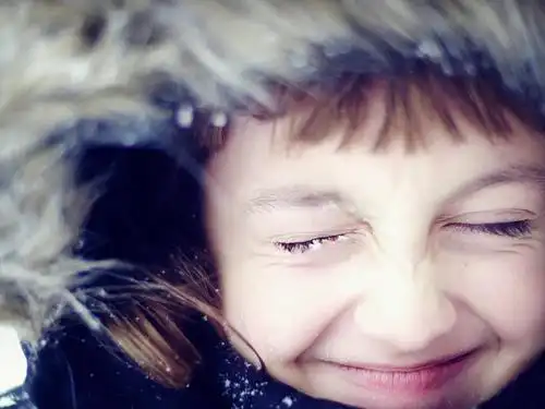 儿童,一个人,笑,微笑,横图,室外,特写,正面,幸福,纯洁,雪,英国,仅一个