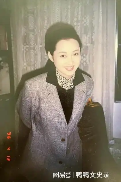 万万没想到55岁风韵犹存撩汉无数的许晴才是人间清醒