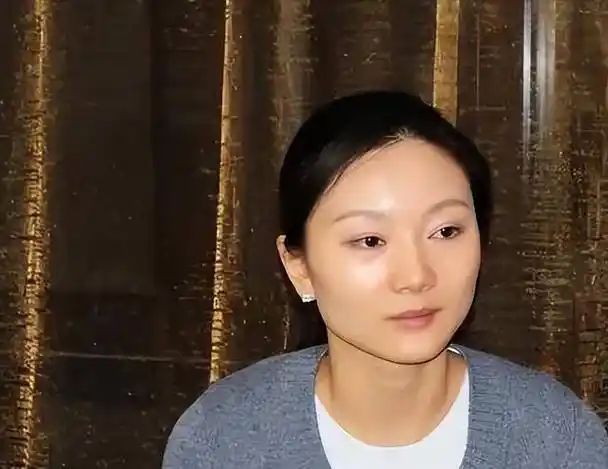 陈婷:给张艺谋生下两儿一女,隐忍11年,换来一个名分_故事_人们_电影界