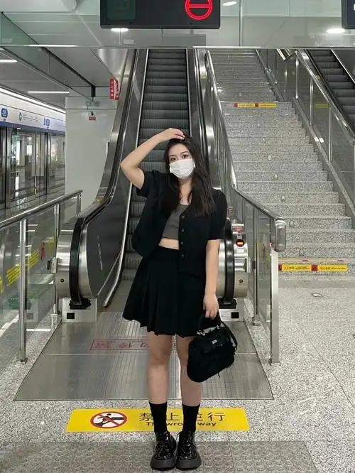 身高160体重130斤 肩宽40(溜肩严重) 7415胸围90(9385b)74