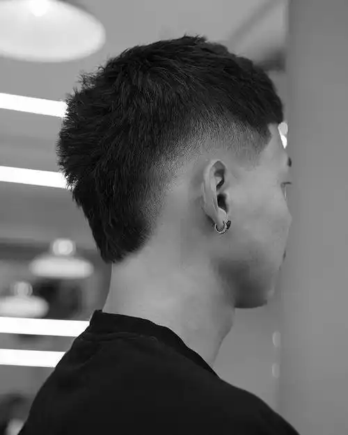 两侧铲短男发:帅气,利落与百变的新风尚|烫发|寸头|飞机头|男士发型