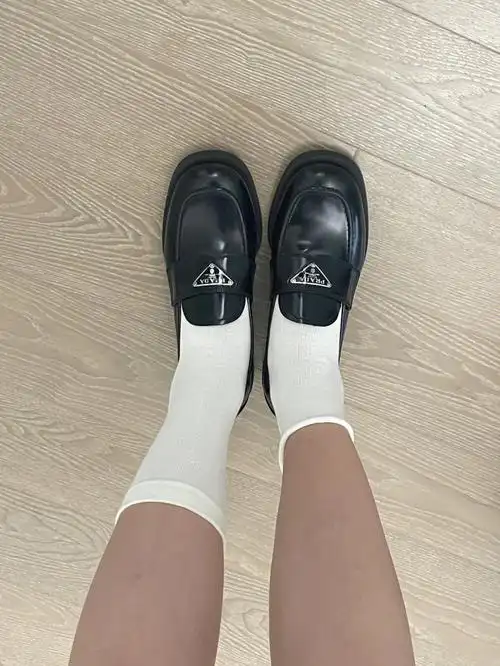 prada鞋子搭配哪双袜子更适合