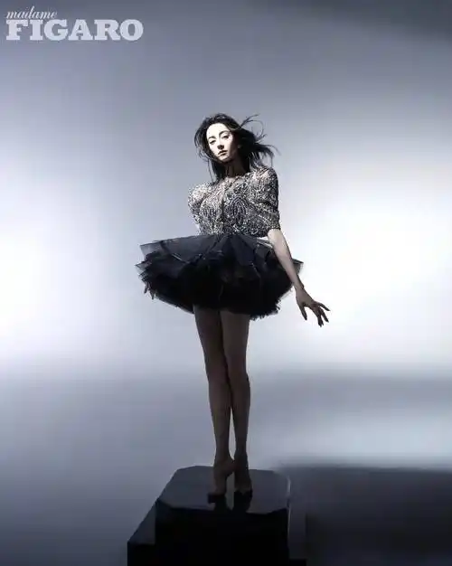 热巴的时尚表现力一直不输任何人,这次更是令人惊艳.