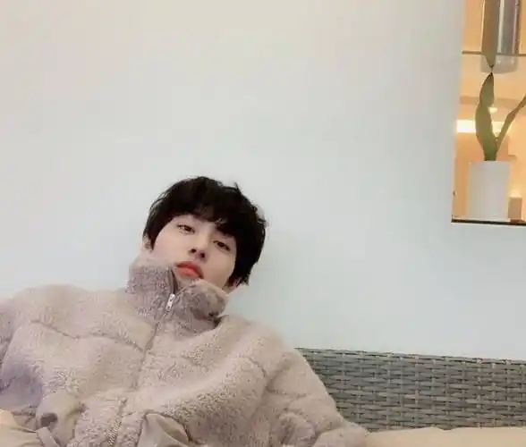 《金师傅2》安孝燮男友照!设成桌布立刻与欧巴稳定交往中