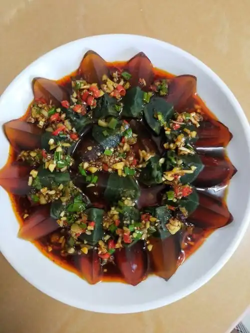 无名指的颤动做的凉拌皮蛋