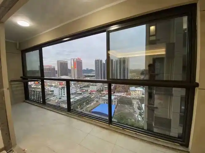 什么是五轨极窄景观推拉窗?为什么厂家喜欢推荐这款门窗呢?_设计_优势