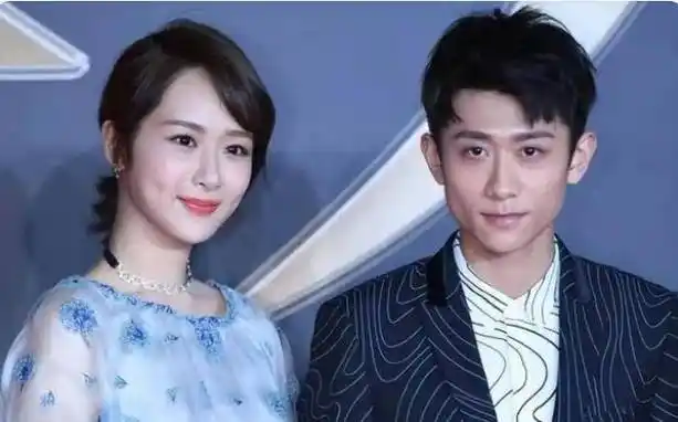 张一山一张照片,爆出他不为人知的秘密,他还能淡定吗_网友_袜子_明星