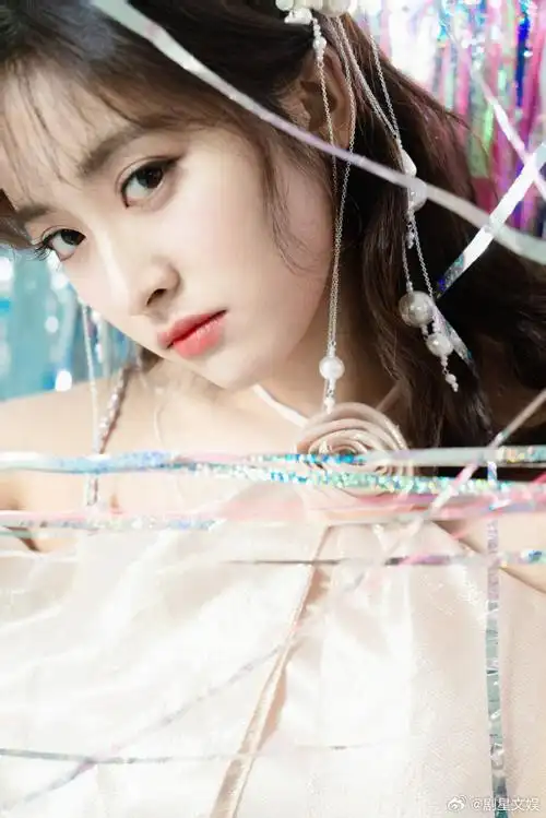 沈月 飘逸丝带写真