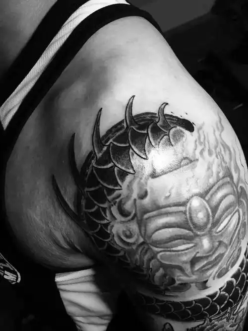 肩膀纹身龙纹身过肩龙男性纹身霸气纹身