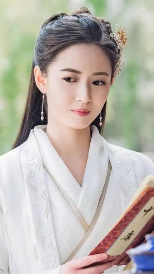 看历代最美"赵敏",本来冲着黎姿和贾静雯去的,却被她惊艳到了