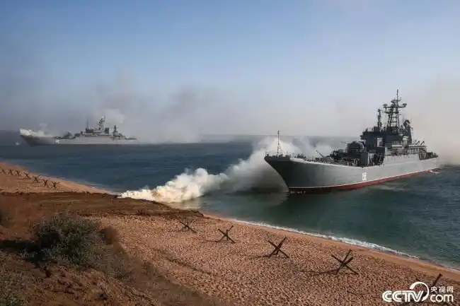 俄黑海舰队在克里米亚举行大规模军演