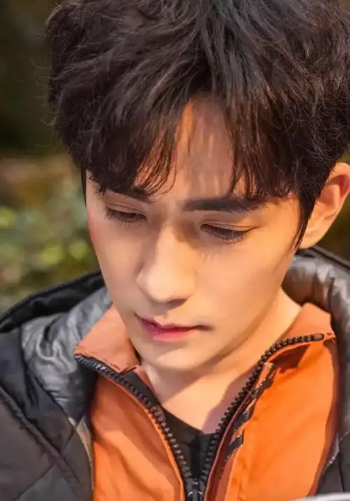 朱一龙肖战王俊凯都是"睫毛精",想在他们的睫毛上荡秋千