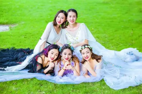 一群情投意合的好姐妹爱你没商量!