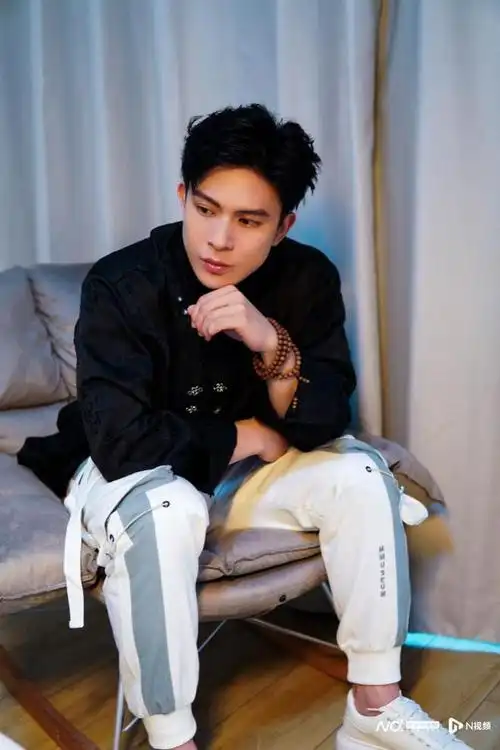 打工人变"扮嘢王",广东新会帅哥陈柏曦:梦想总会照进现实