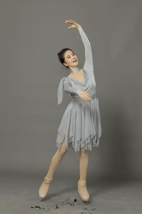 身材微胖匀称长相符合大多数东方男人的审美的左小青