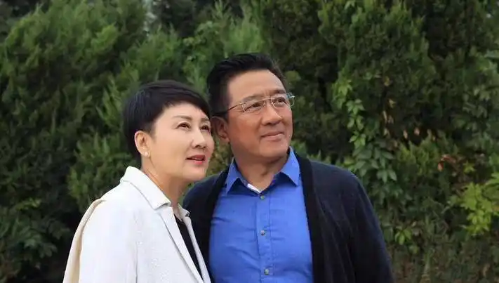 丁勇岱:对赵雪华一见钟情,相爱37年零绯闻,如今儿子成唯一心病_丁岱勇