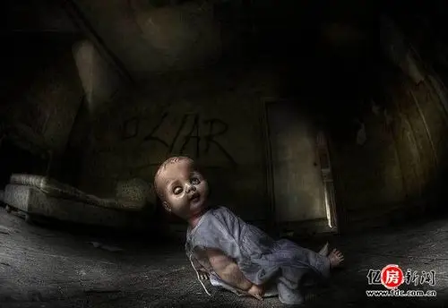 超级恐怖的欧洲废弃居所,胆小者千万不要看,让你有身处恐怖电影场景的