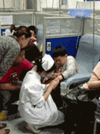 搞笑gif:妹子你不是来参加比赛的,你是来砸场子的吧?