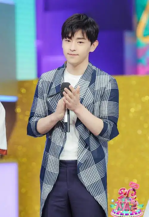 邓伦快乐大本营图片