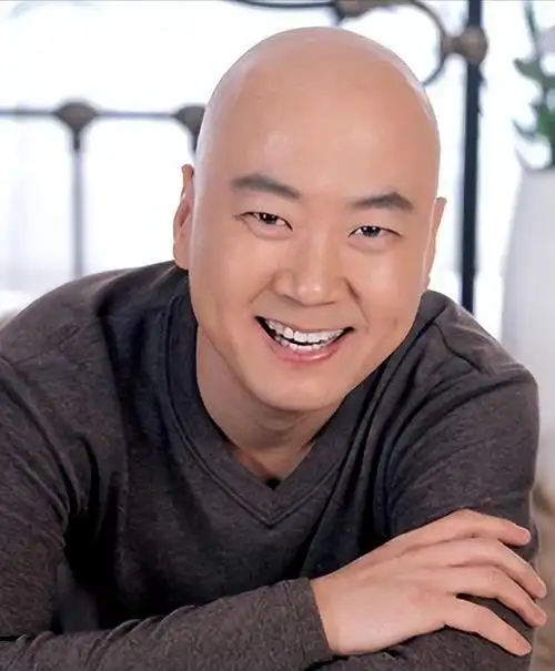 上春晚20次,因8个字被索赔1亿,郭冬临如今怎么样了?