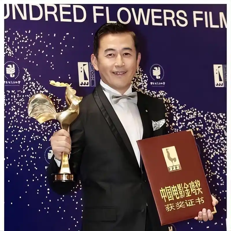 回顾演员王志飞一生愧对聋哑父母用激将法教育前妻儿子