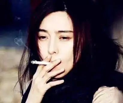 盘点吸烟成瘾的女明星那英烟不离手她被称为烟王没想到啊