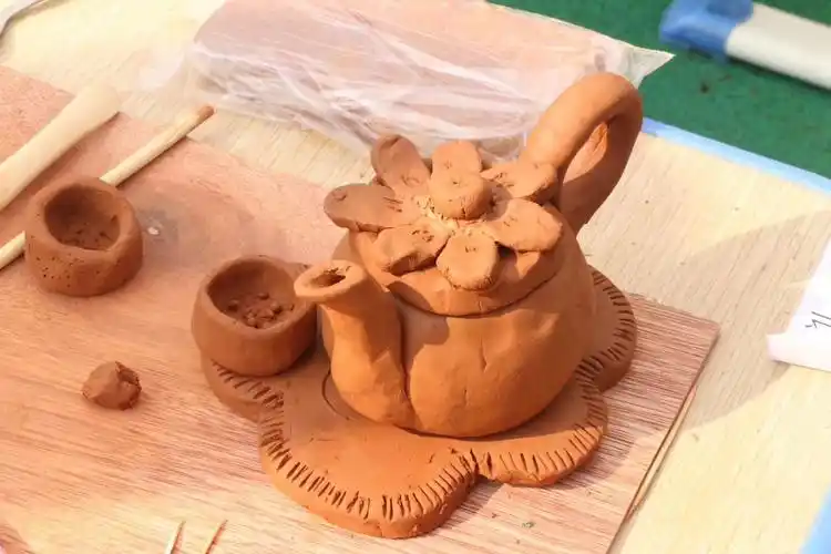 根植地方匠心传承-----杭畴小学陶艺节暨现场亲子陶艺比赛