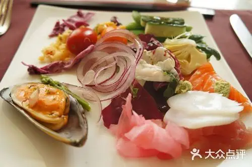 北京王府井希尔顿酒店万斯阁西餐厅桌面火鹤图片-北京自助餐-大众点评