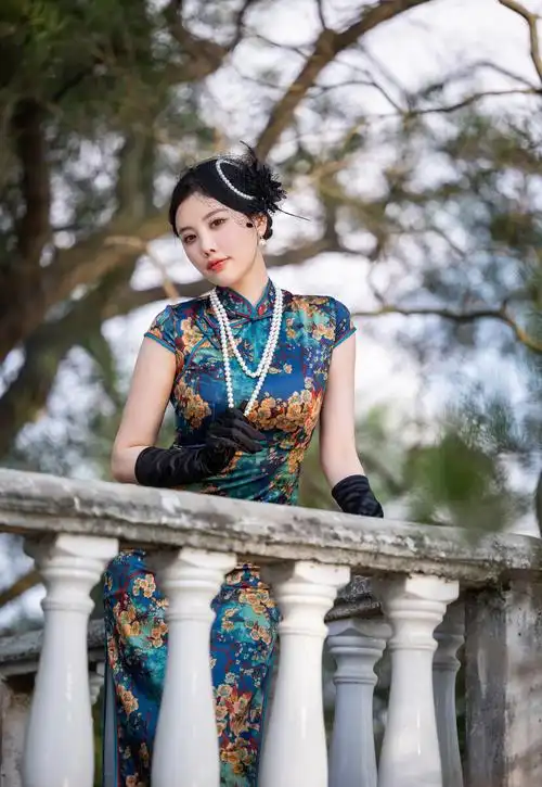 风华绝代的江南旗袍女子你可否喜欢