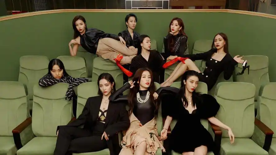 青春有你2学员时尚cosmo大片酷飒甜美写真