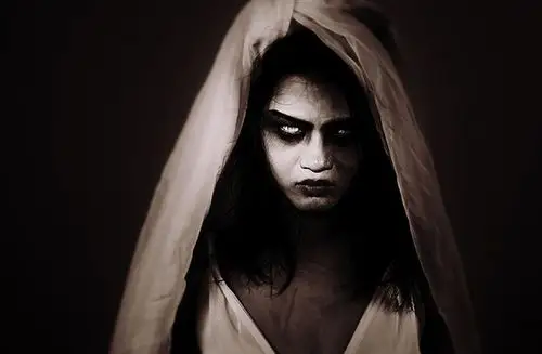 鬼怪坊间故事满天飞,其中一个原因是因为大部分泰国人信奉佛教,他们