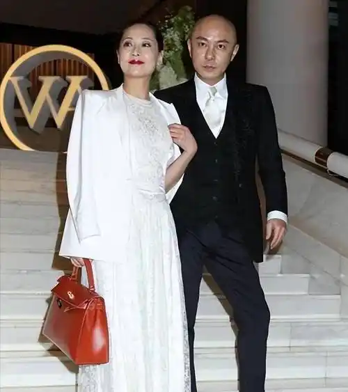 张卫健真宠妻子!