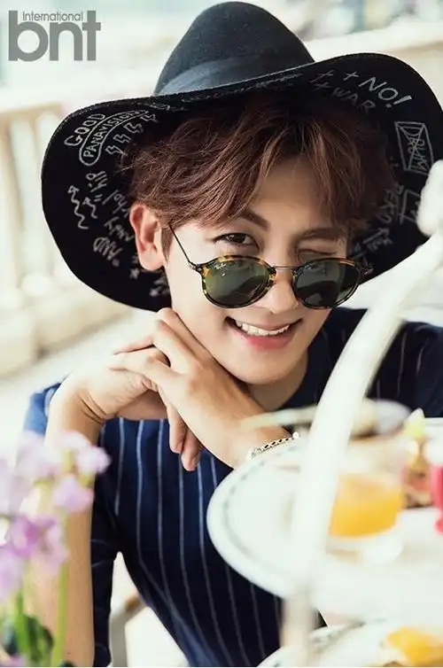 朴炯植百变蛊惑画报,"我不再是少年了!