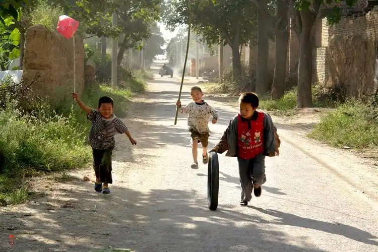 十年前农村娃娃都玩这些东西,感觉比现在还快乐