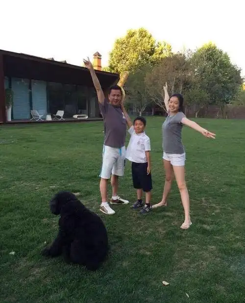 参观王中磊的豪宅室内装修豪华大气厨房设计成开放式