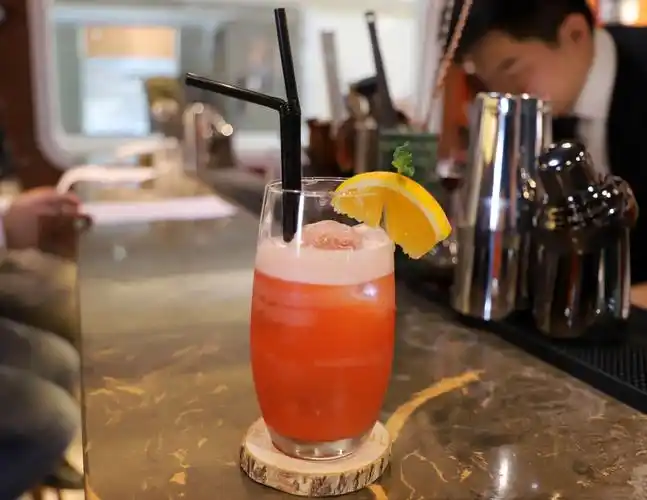 调酒实拍|晴朗的天气,就该有鸡尾酒作伴