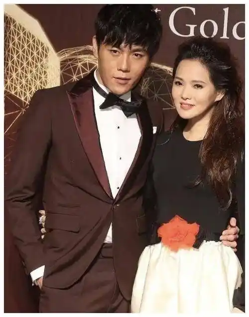 娱乐圈双老公迷"恋爱脑",身价高涨!_伊能静_秦昊_事业