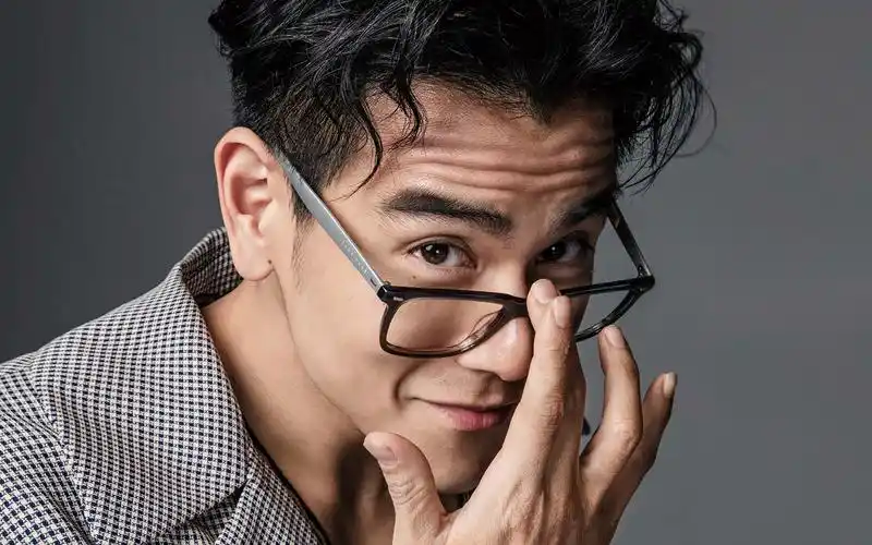 彭于晏高清帅气搞怪写真图片桌面壁纸